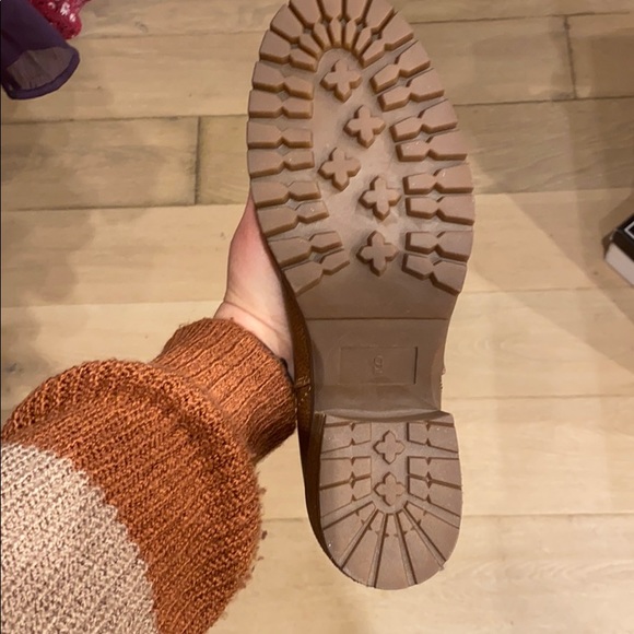 CLOSET CLEARANCE - Picture 2 of 3